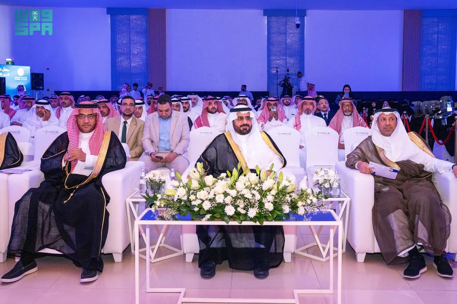 وكيل محافظة الأحساء يشهد حفل تخريج طلاب أكاديمية الكفاح المتوسطة