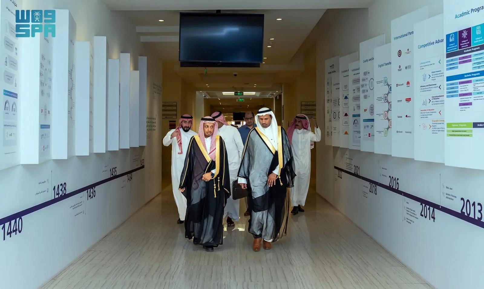وفد من الجامعة الإسلامية بالمدينة المنورة يطلع على تجربة الجامعة الإلكترونية في التعليم المدمج